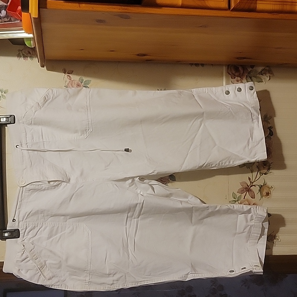 Capris - Picture 2 of 4